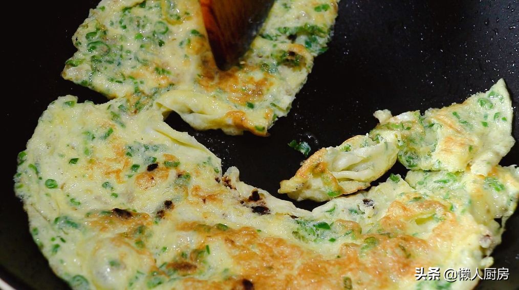 雞蛋和辣椒一起炒，比加了麵粉的雞蛋餅好吃，不用為先炒哪個犯愁