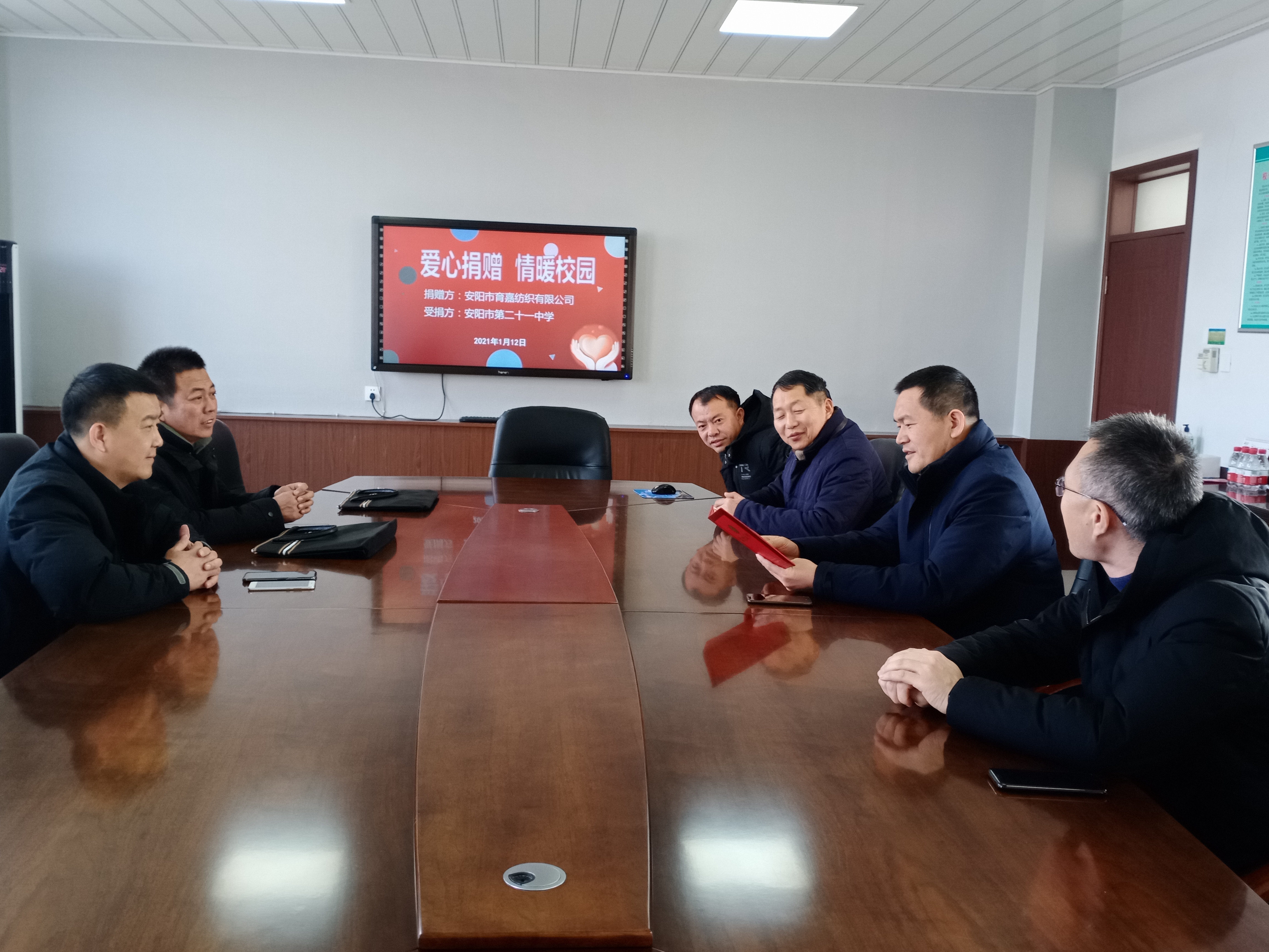 爱心捐赠 情暖校园——安阳民建会员向学校捐赠防疫物资