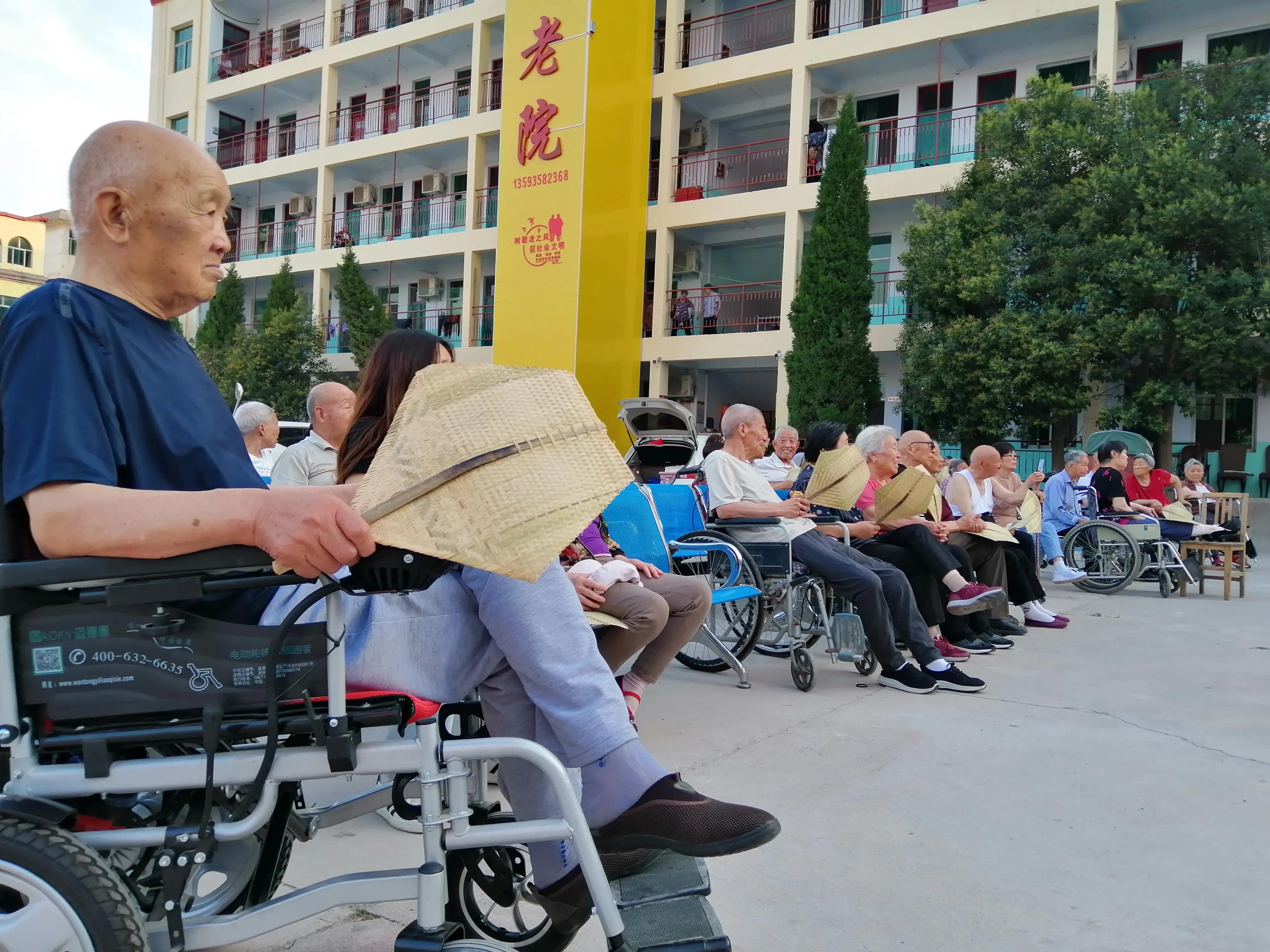 一叶在风雨中红船跨百年——成长为世界之海远航的巍巍巨轮