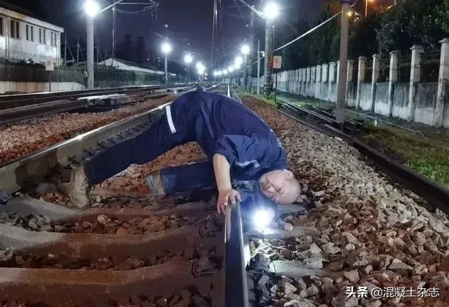 上海地鐵1號線最后一段木枕即將退役，混凝土枕取而代之