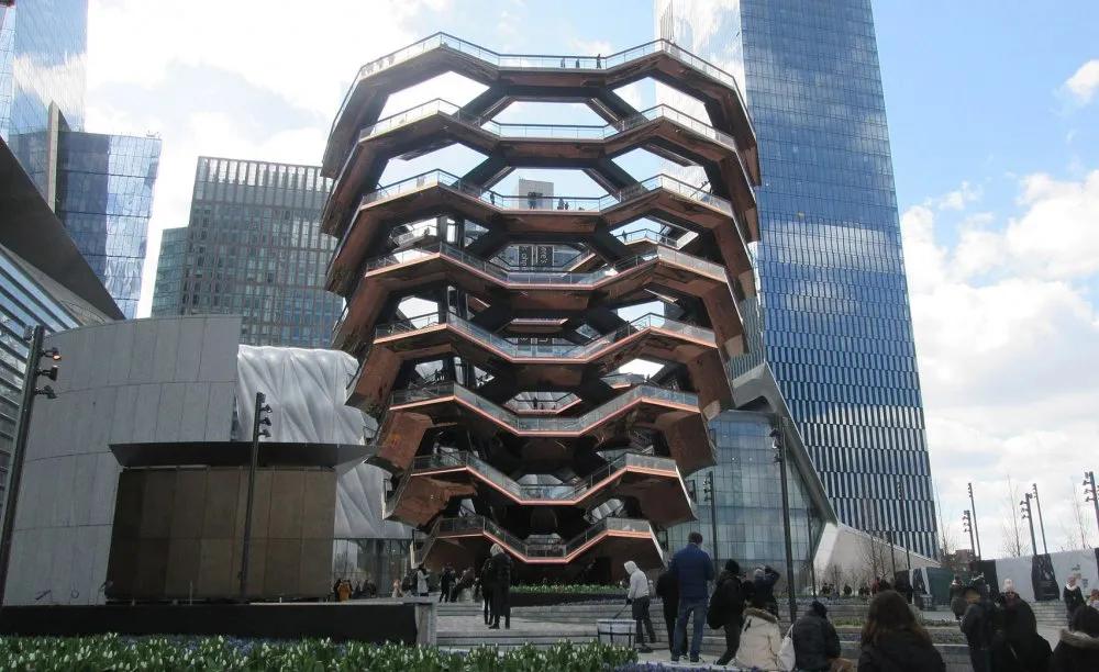 网红建筑沦为"自杀圣地"后被无限期关停