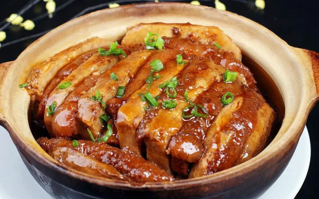 芋头在南方的风味菜肴中表现出众,尤其是以广东乐昌芋头,广西荔浦芋头