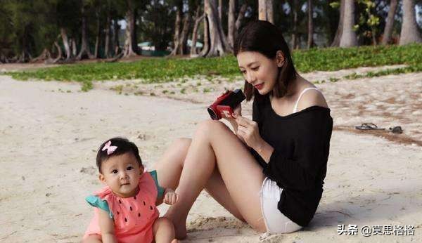 被贾静雯骗了好久，看到无修图下的她，网友：