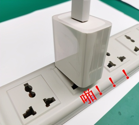 為什麼充電器插入插座時會有小火花 擔心的小夥伴快看看 有點懶的網蟲 Mdeditor