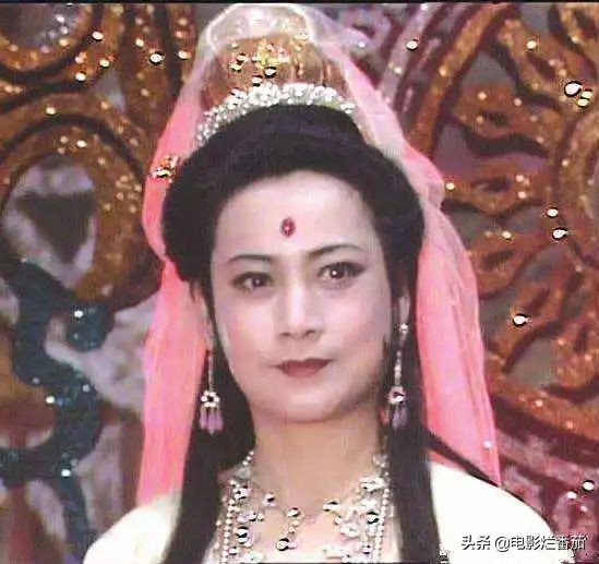 她扮演观音菩萨时祥瑞连连，没人解释得通，不久她就皈依佛门