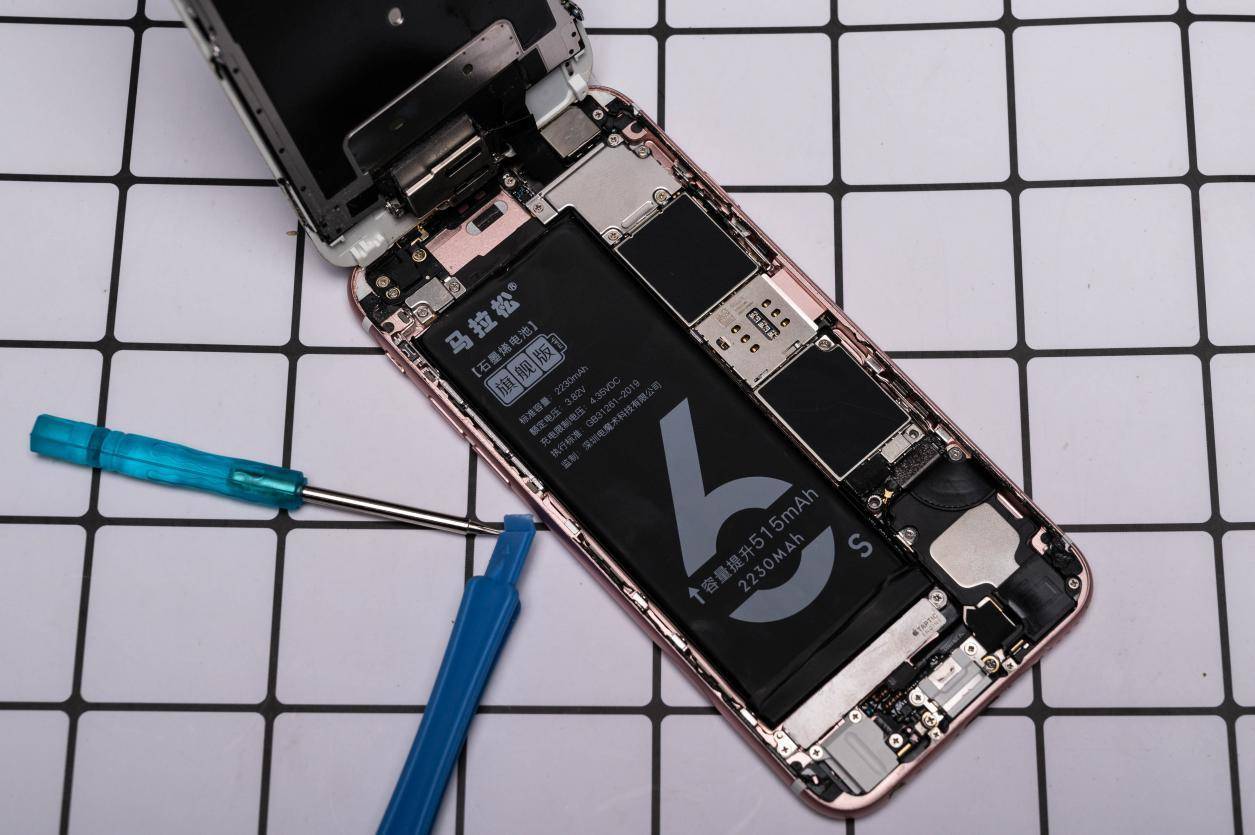新手攻略大全从零课堂教学-iphone6s拆卸换马拉松比赛充电电池共享