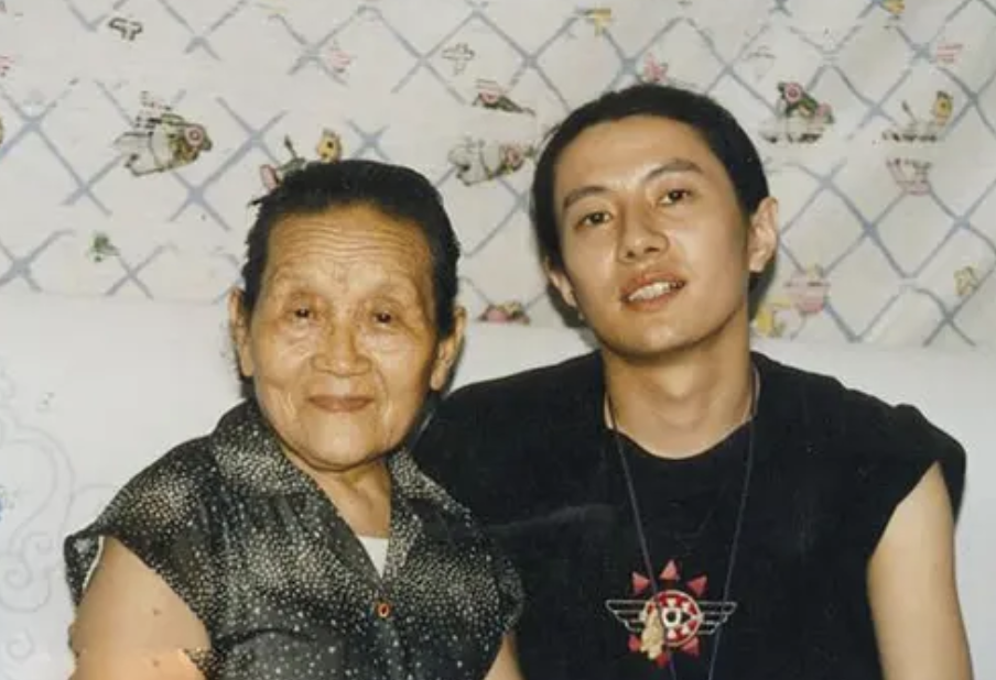 郑钧的摇滚人生，和他一生中爱过的2个重要女人