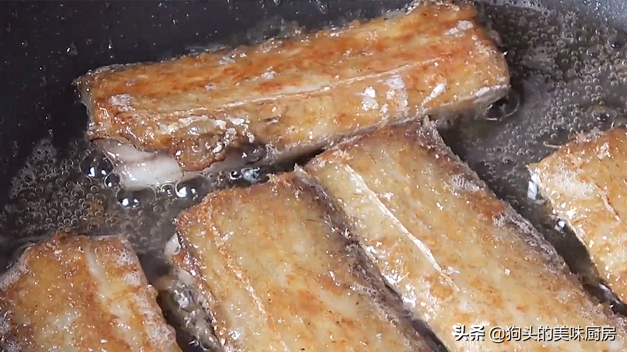 我家带鱼从不油炸，用这个做法又香又酥，不腥不腻，下饭必备