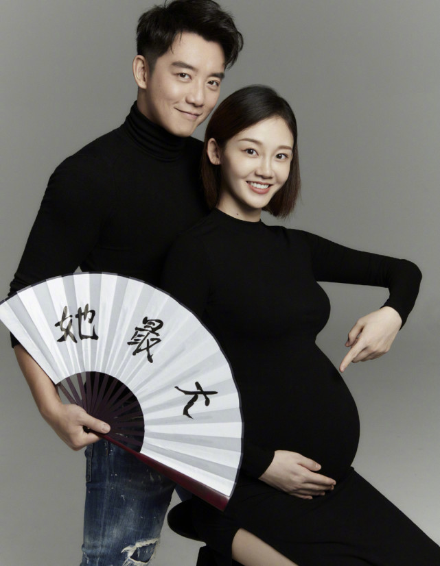 郑恺晒老婆健身照表白“女神节快乐”，苗苗纤腰细腿产后恢复超好