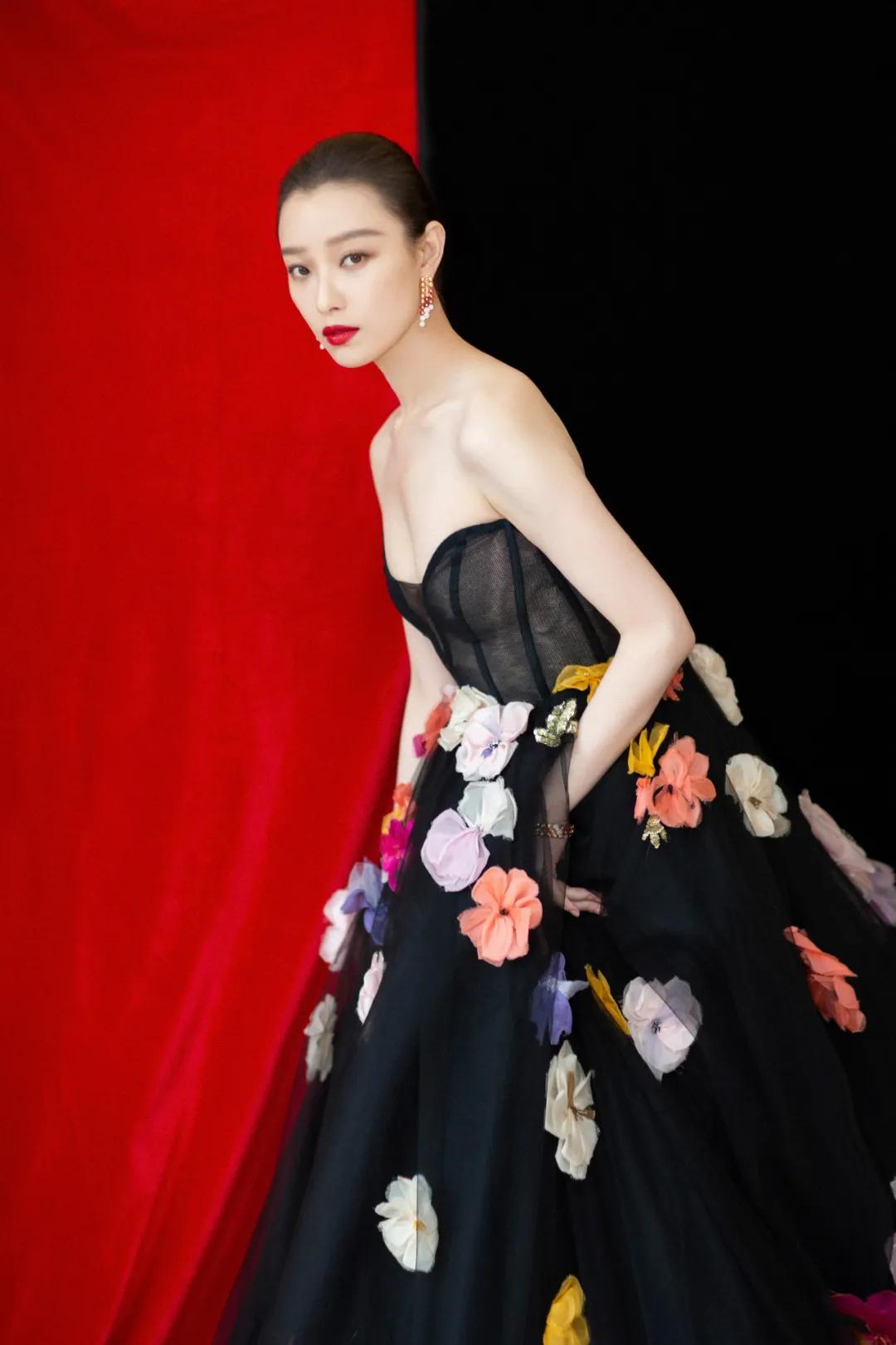 Penta提名倪妮,《流金岁月》朱锁锁换个头就翻红了,背后一扒全是黑料