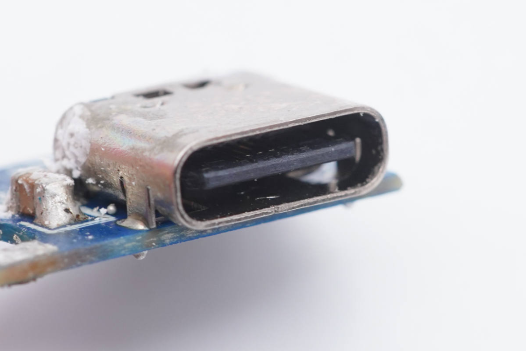 迷你机身，内置高集成电路，这款20W PD快充设计绝了