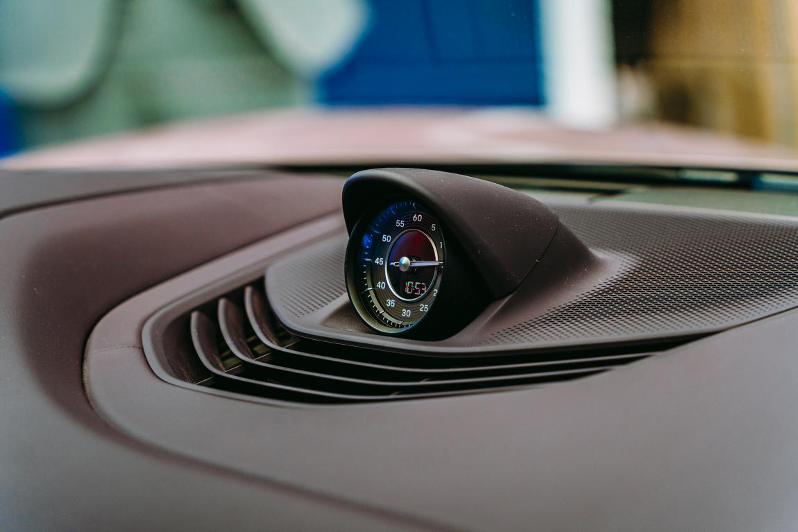 买不起Turbo S，选个Taycan“冰莓粉”还是可以的