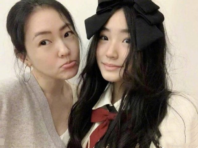 小S慶大女兒滿15歲，許雅鈞視角下母女四人賣萌扮醜，溫馨十足