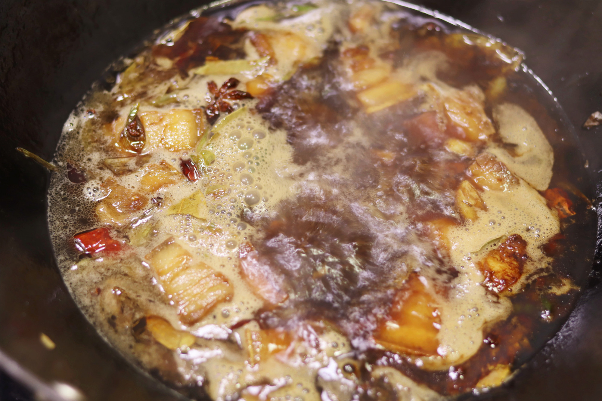 It’s late autumn, this is a pot of pork stewed vermicelli, the old Northeast practice, so delicious that there is no soup left