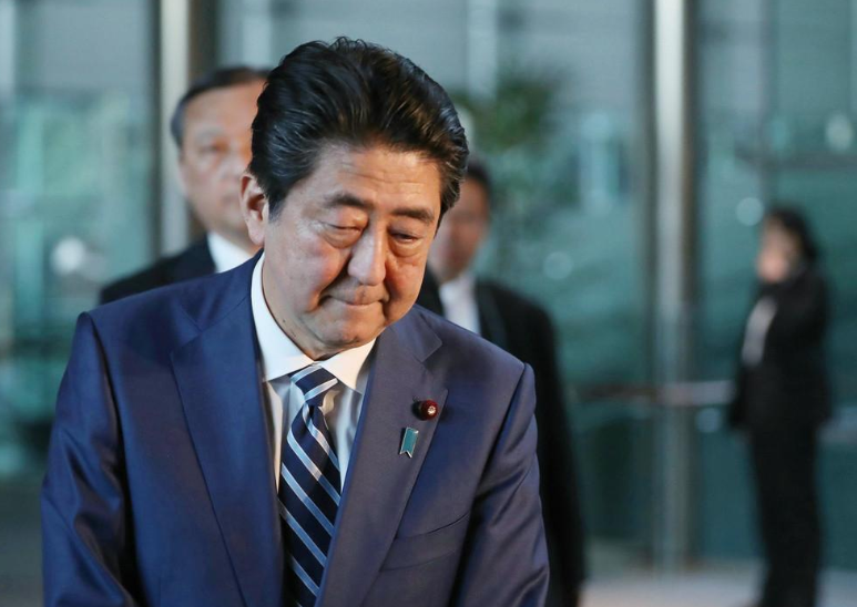 內外困境已經把安倍逼下台了，日本的破局之道在哪？