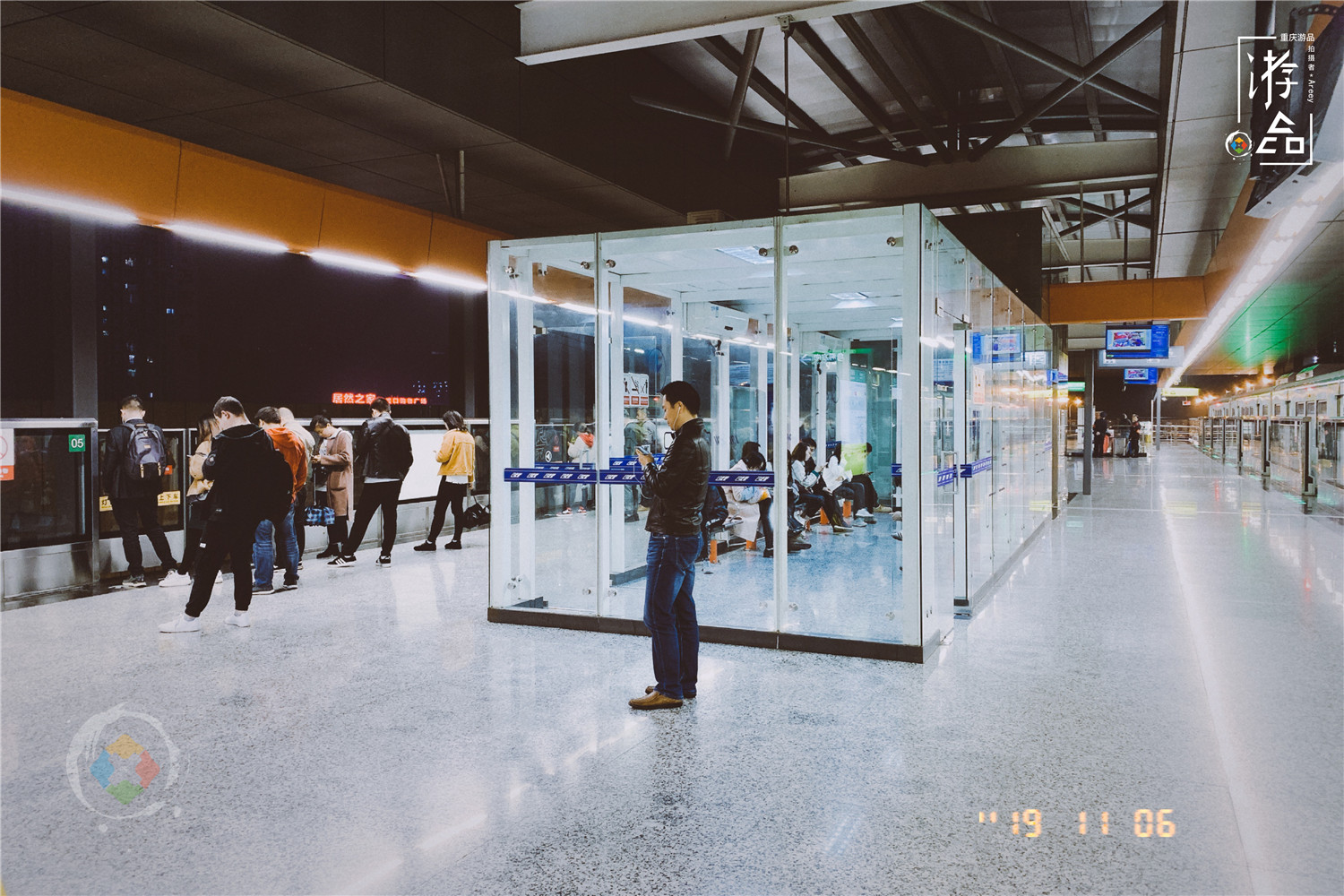 重庆轨道交通公开招募意见：2号线的问题最多，袁家岗站最不亲民