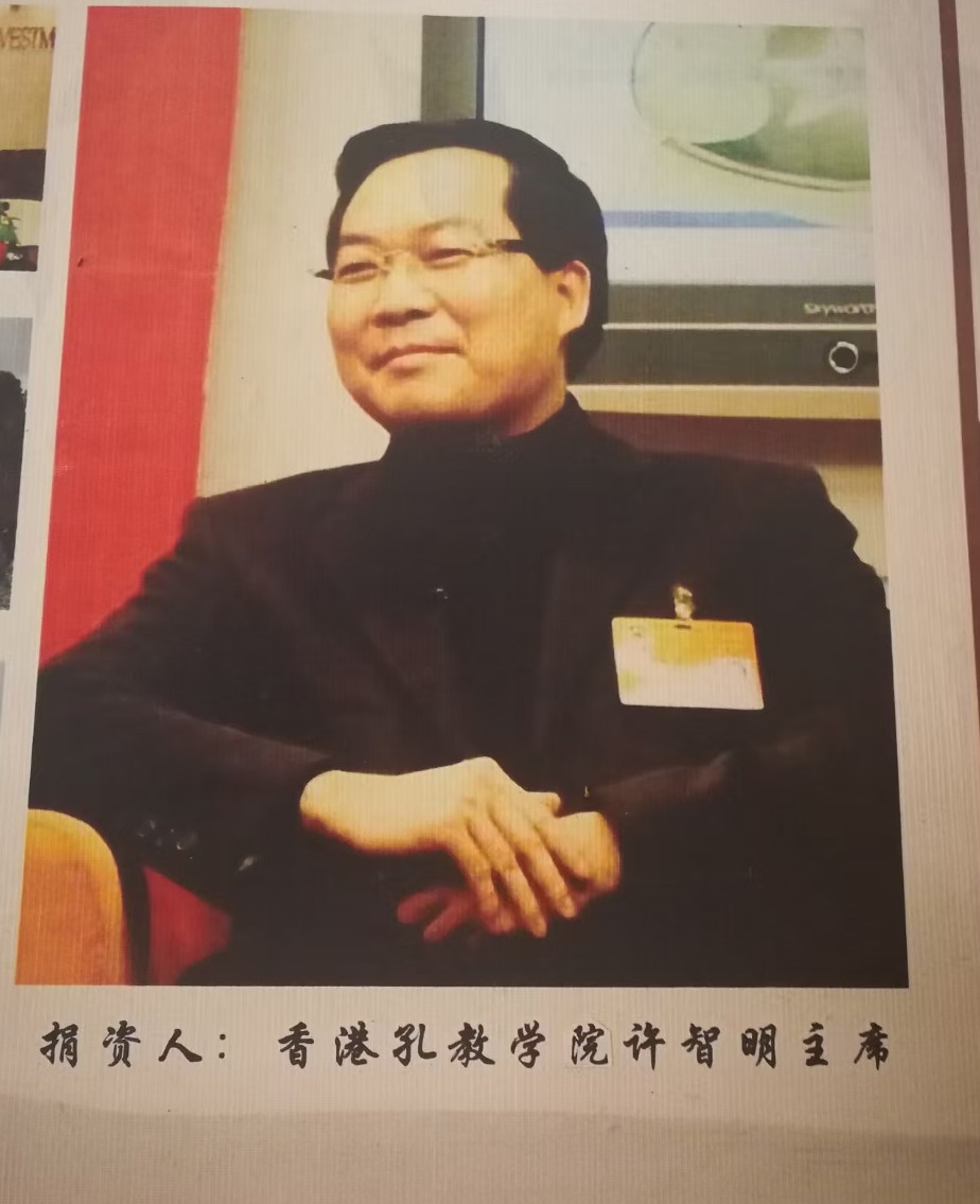 高州竹坑文武庙豪华气派  但风水却被许氏家父墓地占掉