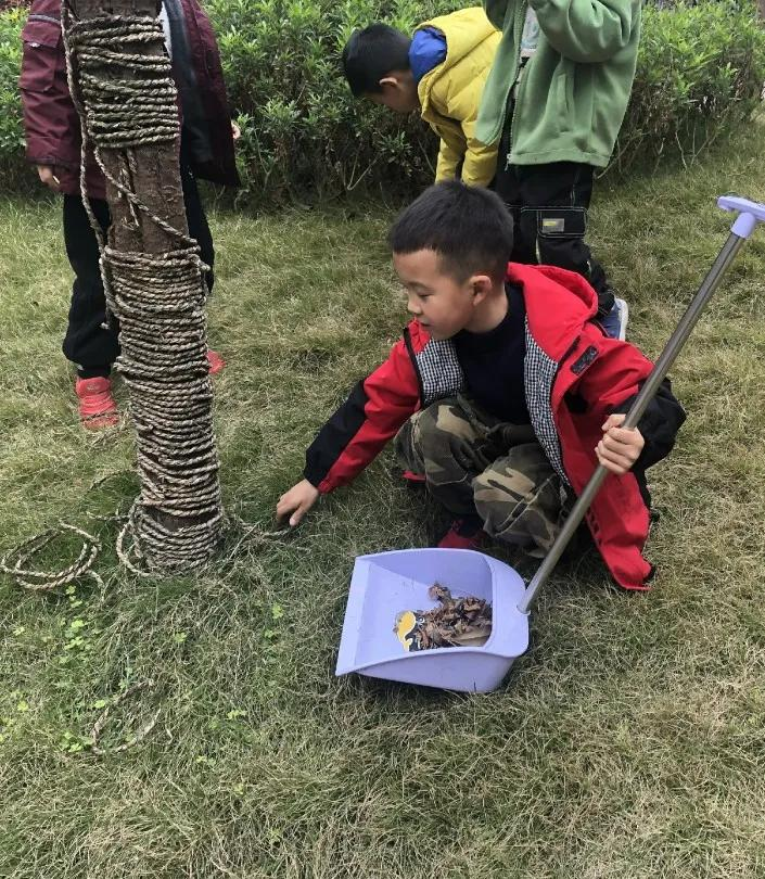 四川天府新区华阳小学传承雷锋精神，为建党百年献礼