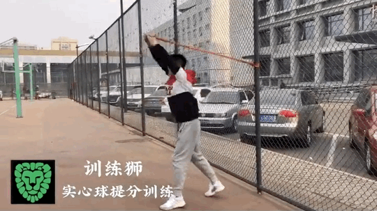 实心球动作要领跪投实心球动作要领
