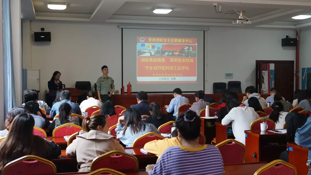 “三讲三爱”之爱学习——学校顺利开展教师集中培训活动
