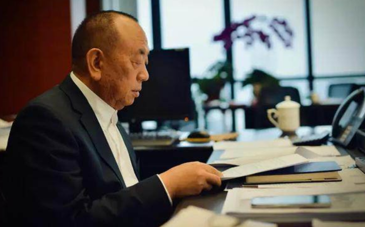 又一位中国富豪移民，控制着最大呼吸机场，赚