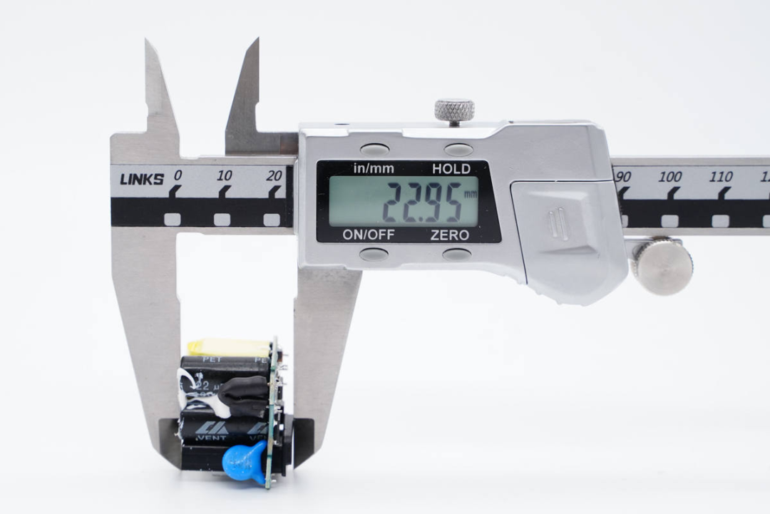 迷你机身，内置高集成电路，这款20W PD快充设计绝了