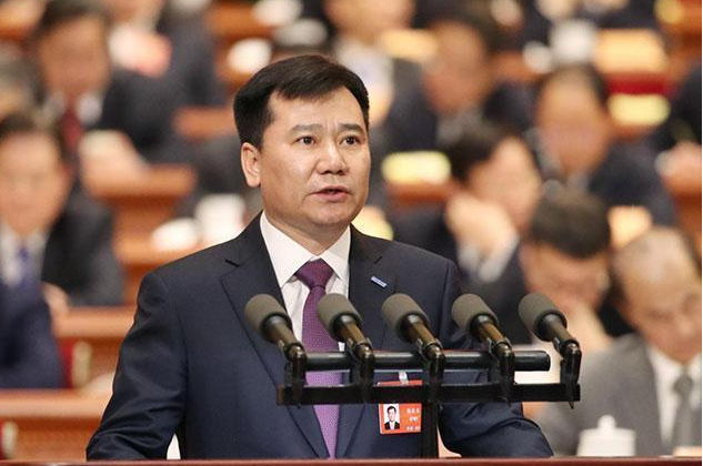中国隐形富豪年入6000亿，王健林卖卖卖，他直接