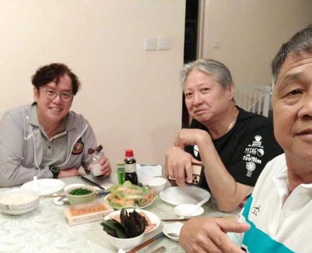 68岁洪金宝暴瘦到认不出，儿媳回应“断食法”瘦