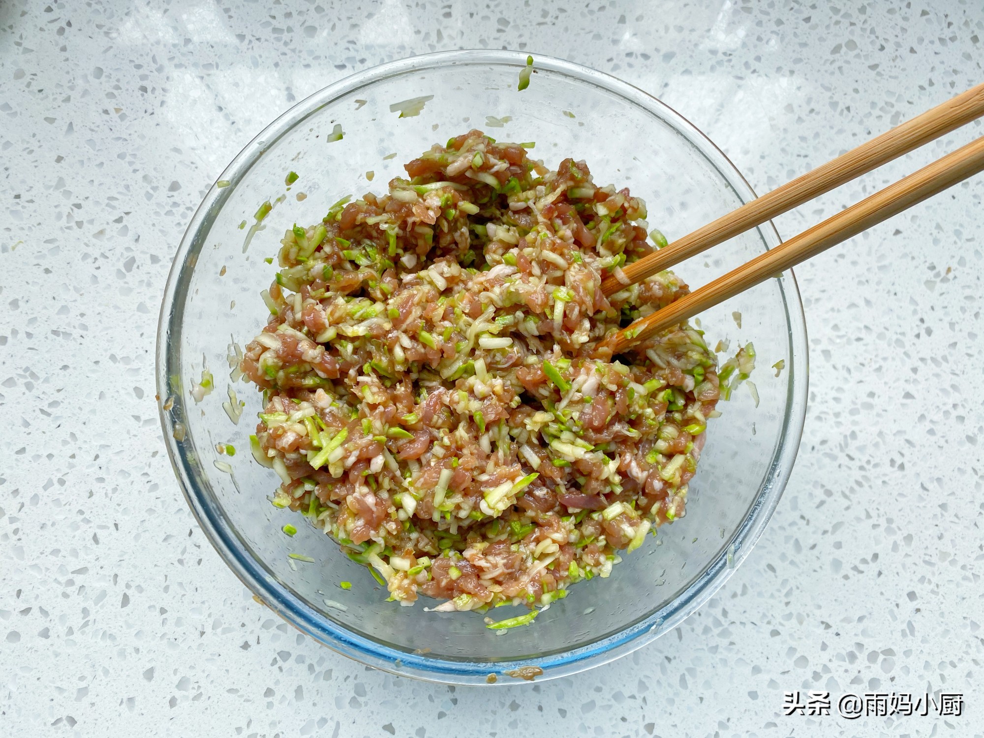 冰花煎饺用淀粉还是面粉，教你一招，做出来的冰花晶莹剔透又酥脆