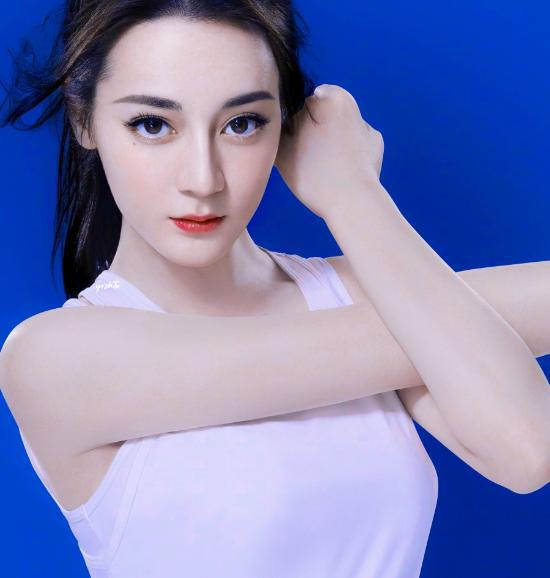 迪丽热巴发展至今没有买房子，9年一直住酒店，她的回答很现实