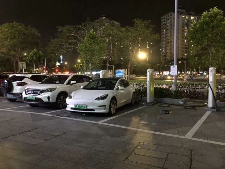 停車時“車頭朝外”和“車頭朝內”區別大嗎？聽老司機說完才明白