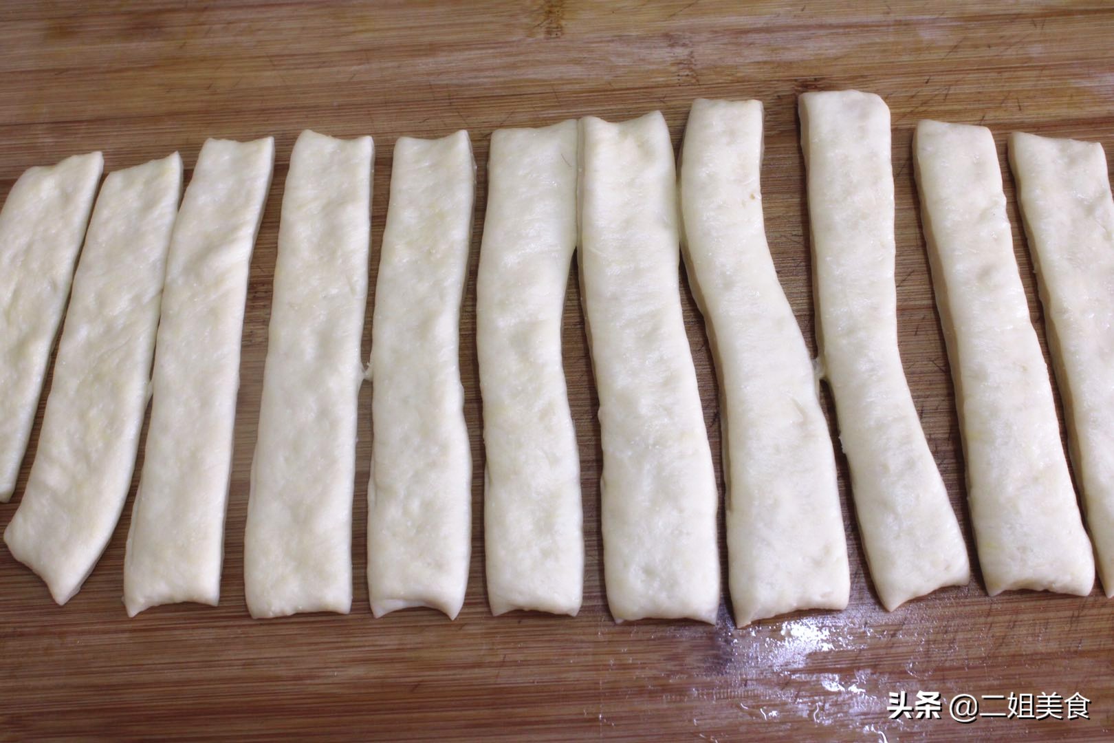 做油條，不用泡打粉，不用醒面，教您一招，快速發麵，蓬鬆還酥脆