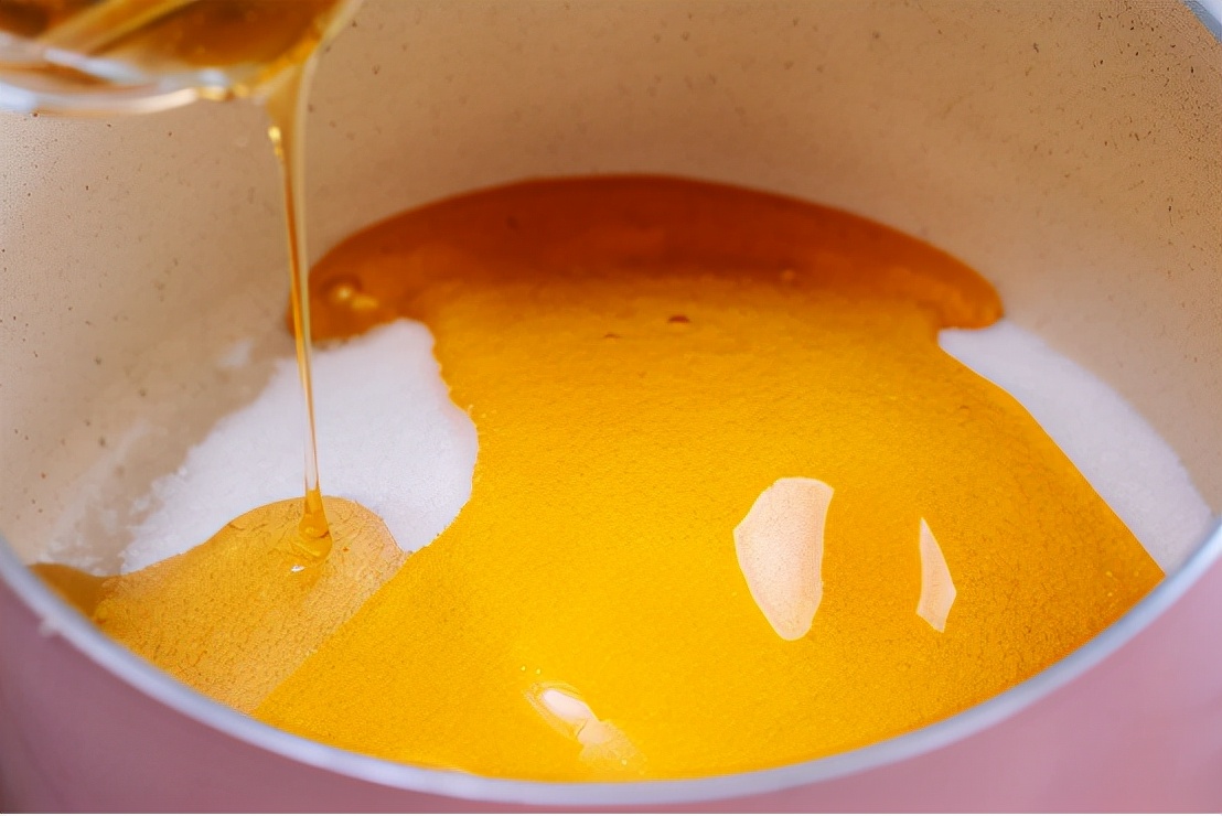 很火的一道甜美小吃，口感酥脆甜蜜，满口香甜，一咬咔嚓脆