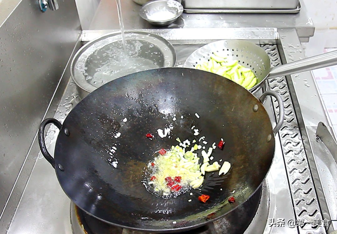 图片[6]-的家常小菜酸辣西葫芦做法 酸爽可口-起舞食谱网