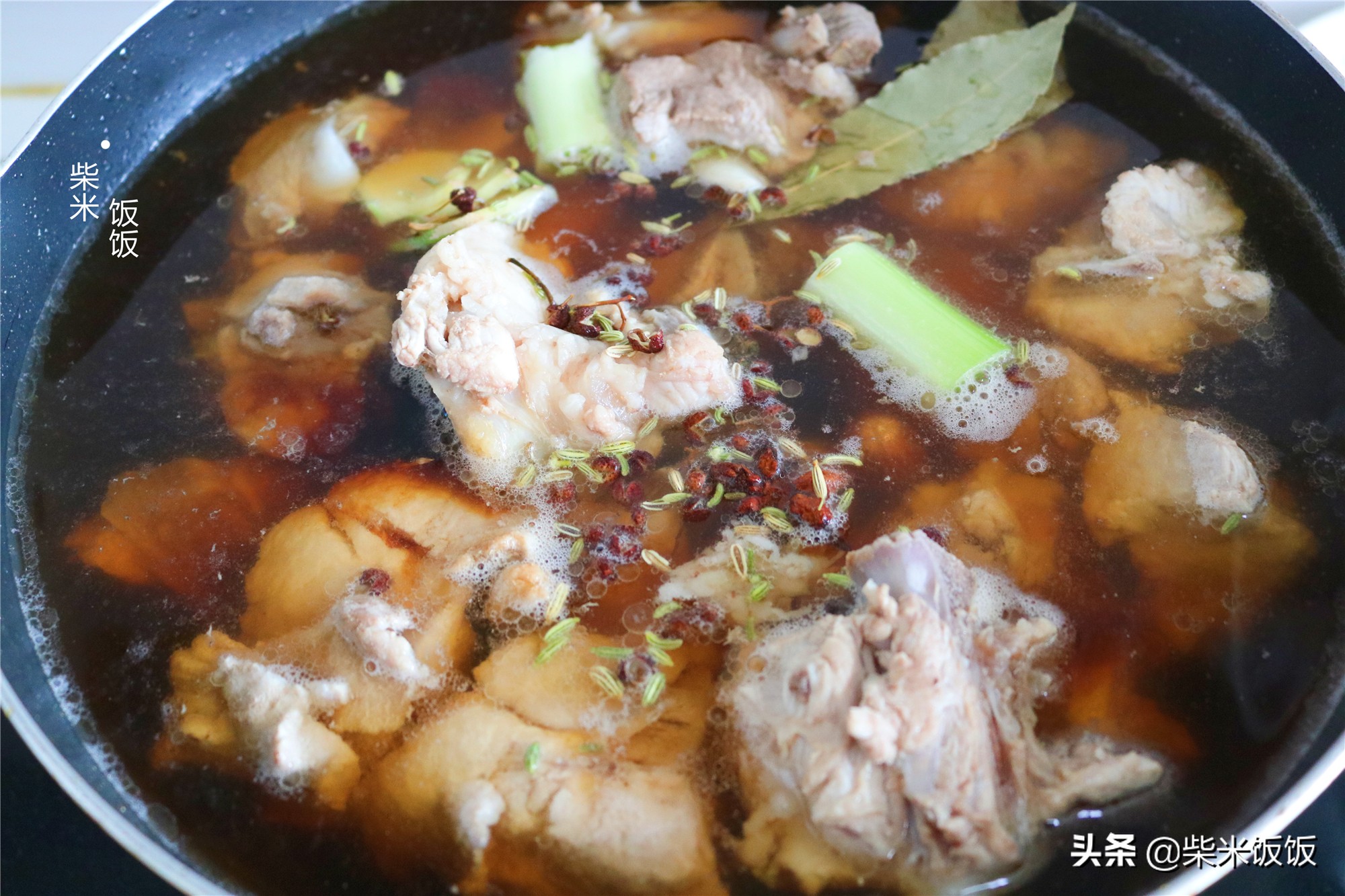 夏天吃肉，这个做法太省事了，丢进锅里不用管，时间一到满屋飘香