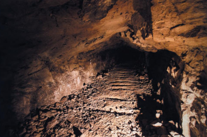 二战日本敛财无数，钱都去哪了？美国人在偷笑