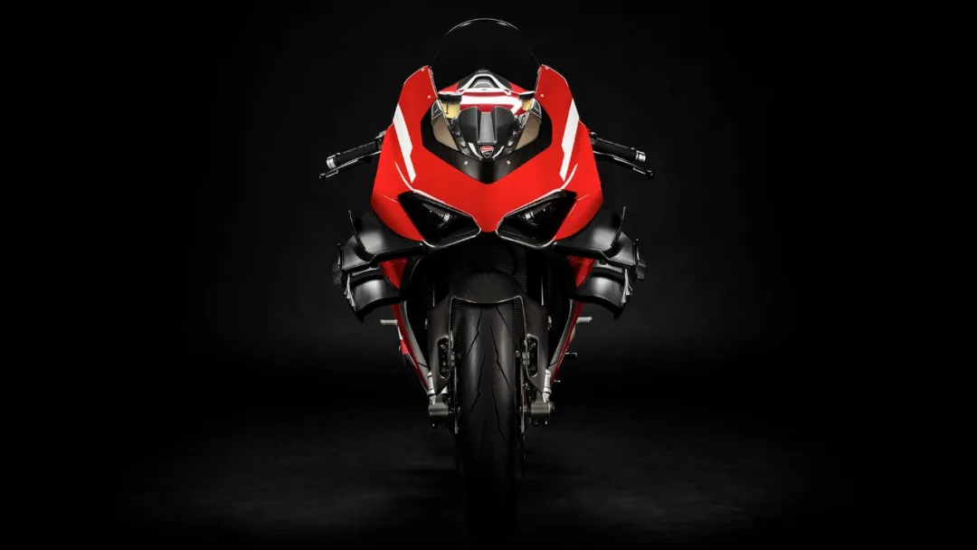 听superleggera v4讲述风格,精密度和性能的故事