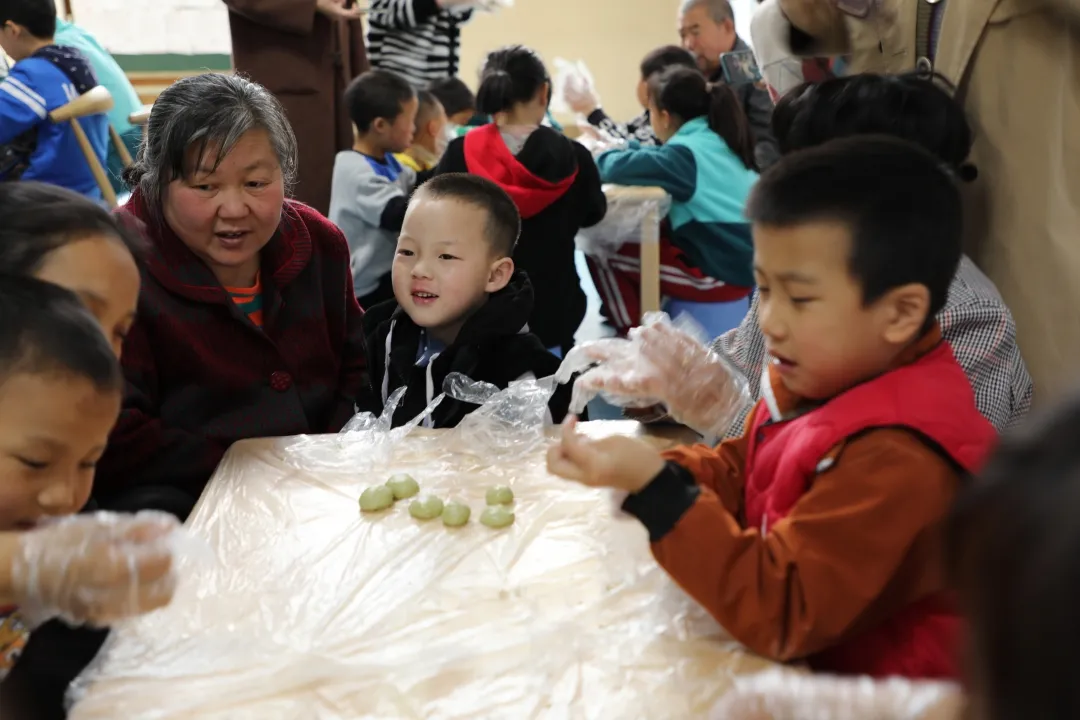 活动传文化 清明祭英烈——天府新区特殊教育学校学党史活动