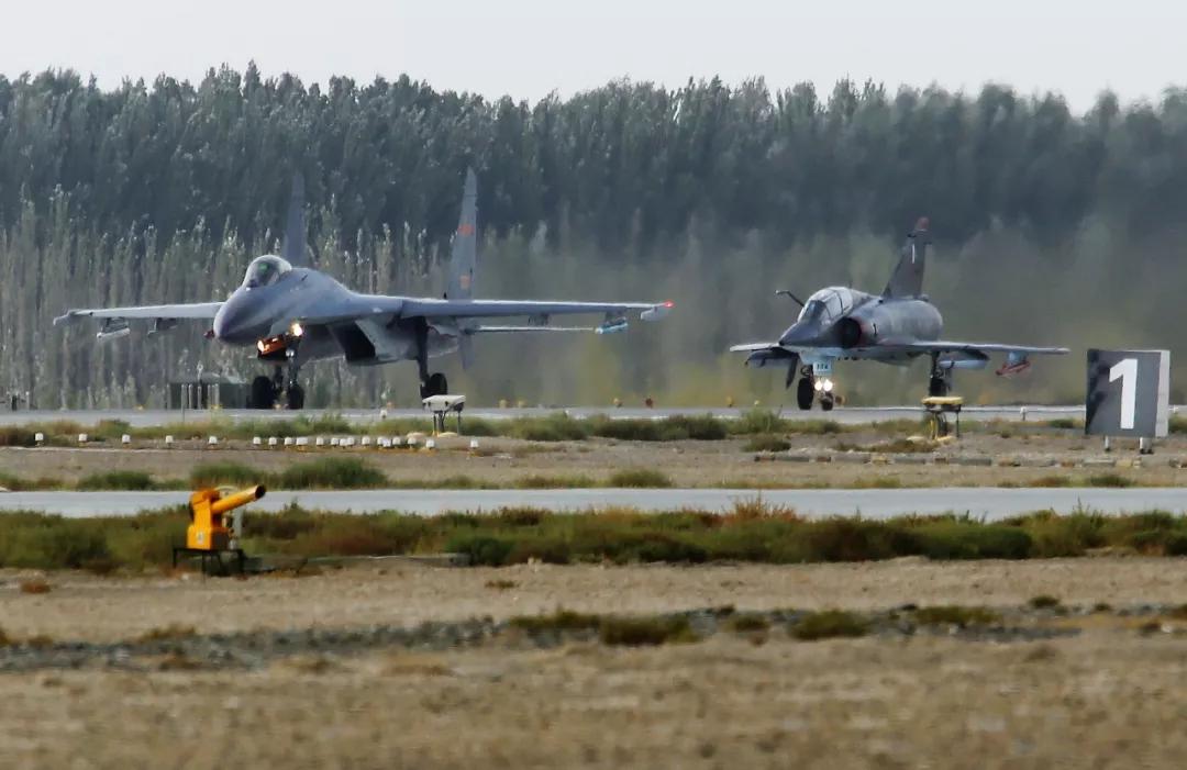 歼10C抹掉涂装移交巴基斯坦？中巴演习开打，印