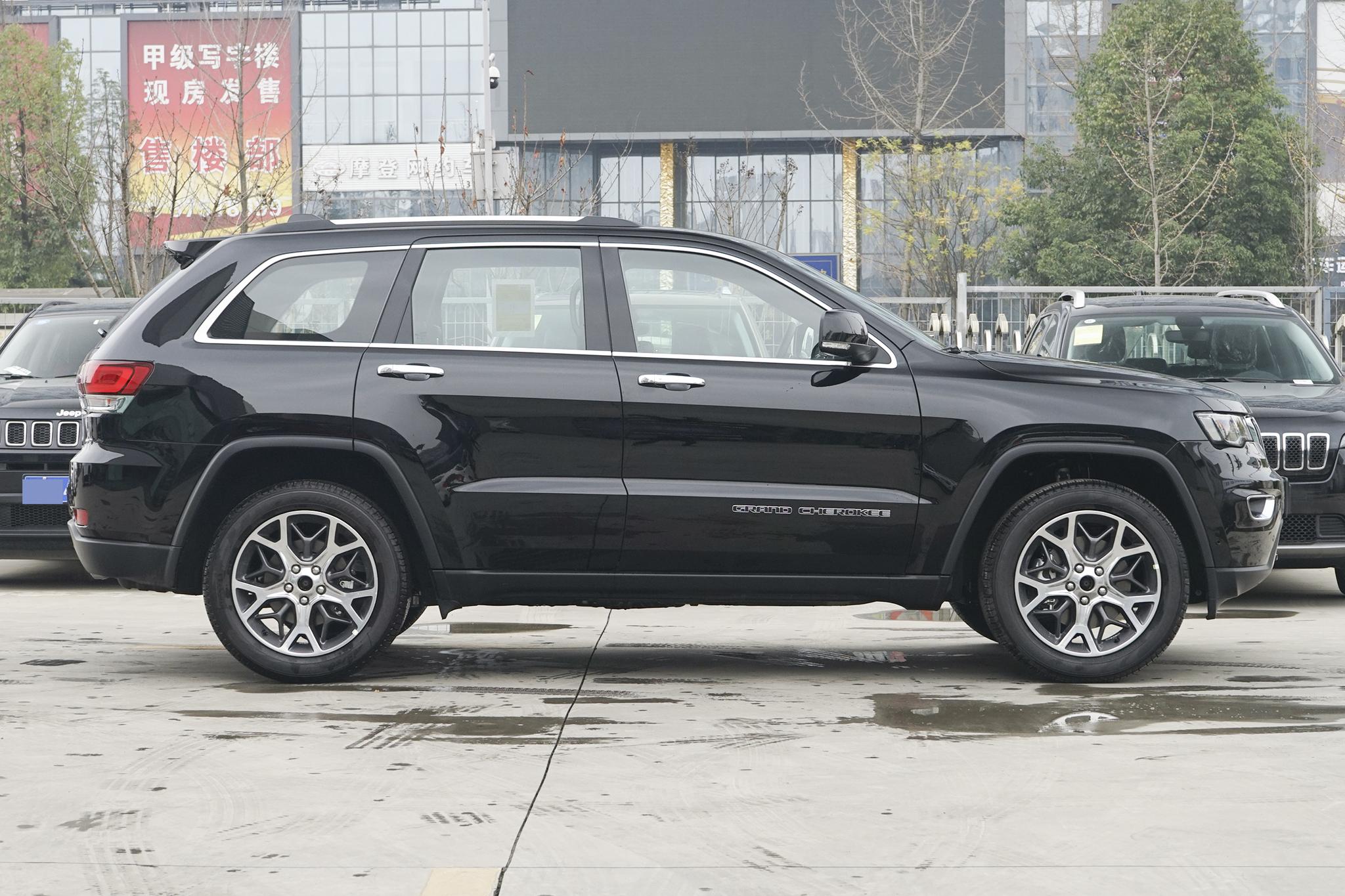 自驾游买六缸SUV，首选这3款，车长近5米，3.5L+全时四驱，真实在