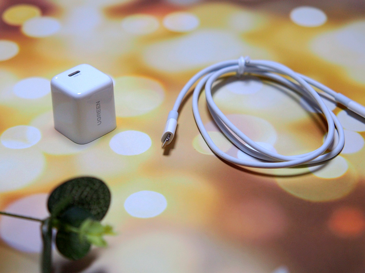 便携迷你快速回血的利器绿联小金刚快充头