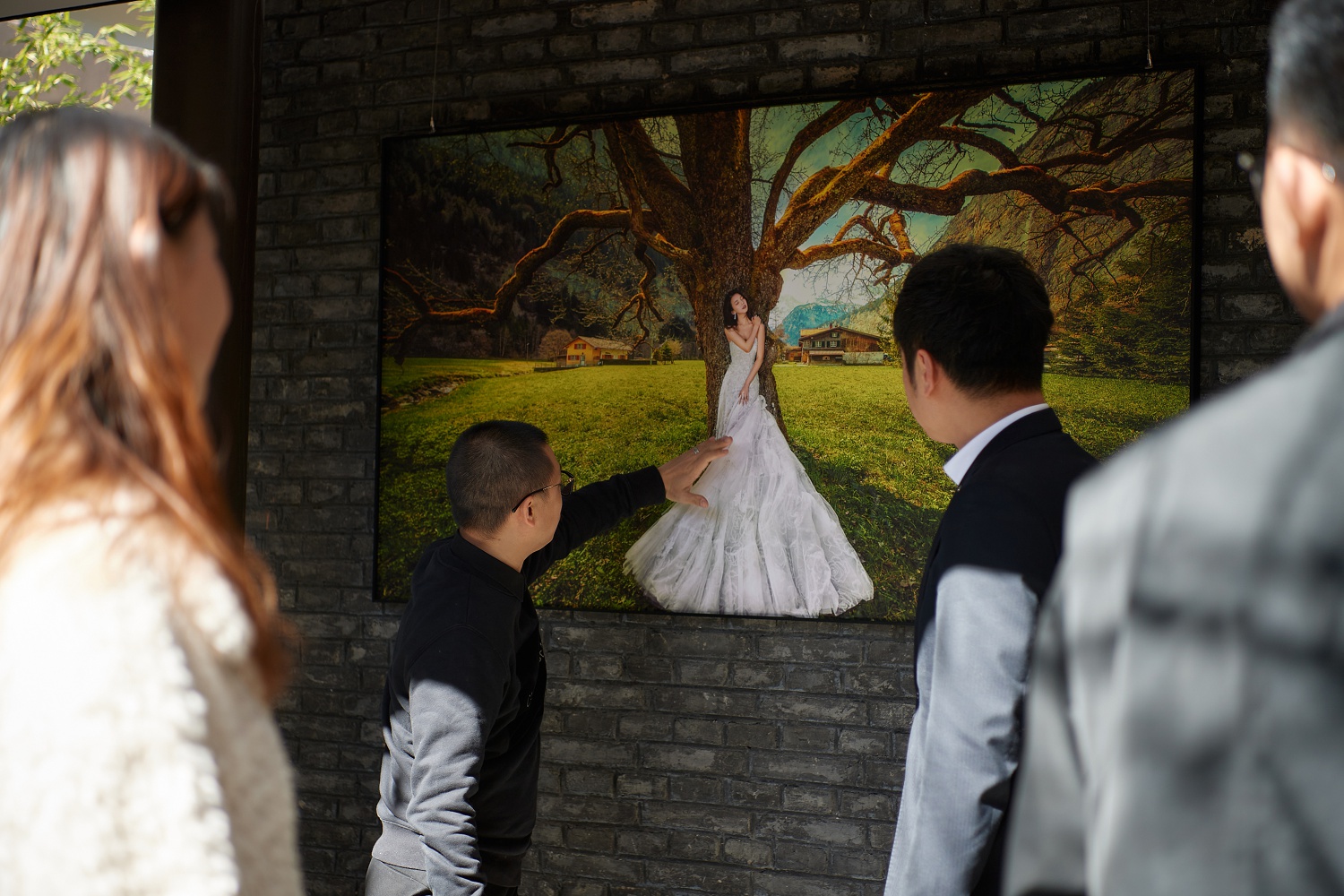 铂尔曼 x 奶茶旅拍“镜无止境”联合艺术展圆满启幕