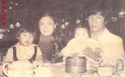 1985年，赵雅芝嫁“龙套男”黄锦燊，痴心10年的黄元申，选择出家