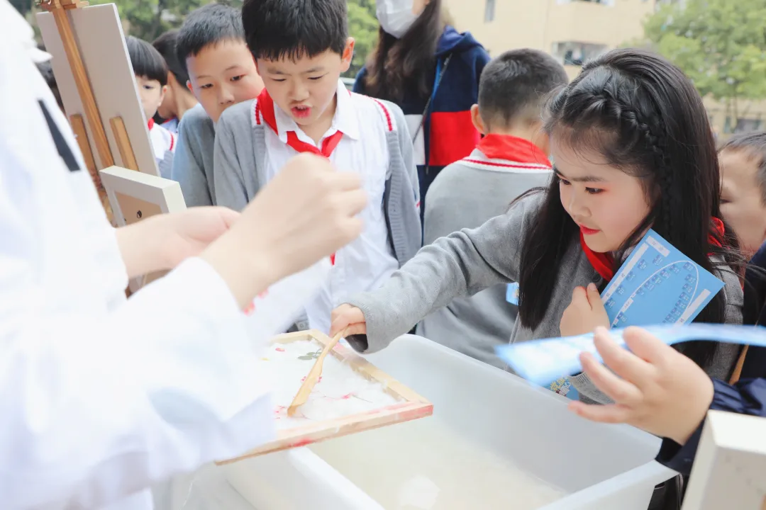 科技逐梦，创想未来——天府新区华中附小首届科技节闭幕式