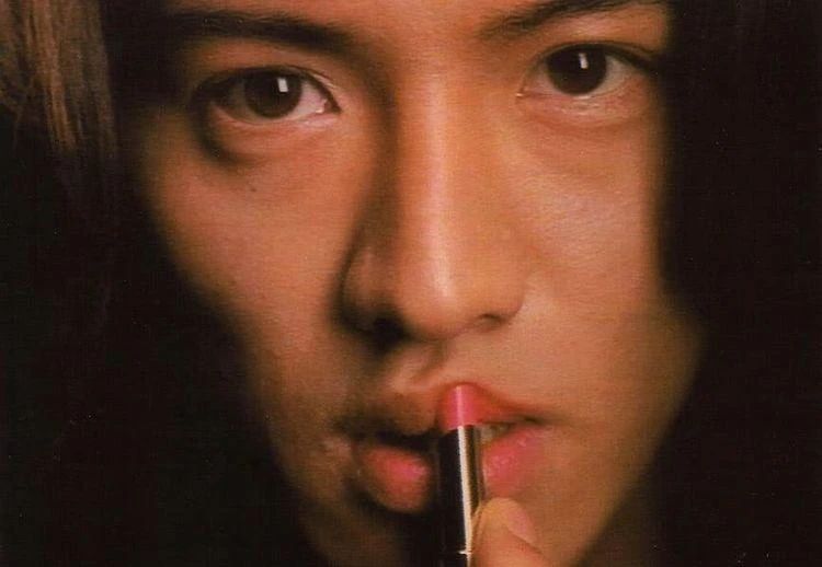 龚俊和张哲瀚的口红推广，再次印证了赵薇对娱乐圈的担忧