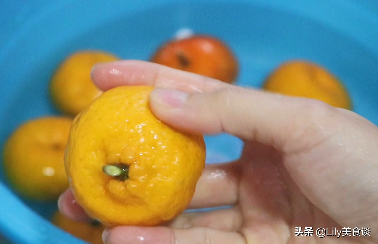 橘子別只會直接吃，放鍋裡蒸一蒸，原來好處這麼多，冷天吃特營養