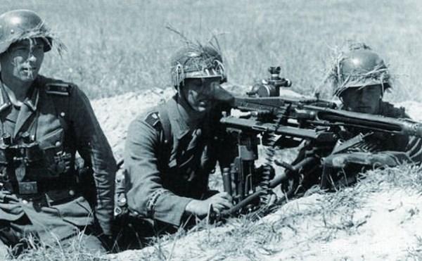 若二战时德国没和日本意大利结盟，独自作战的德军能否横扫欧洲？