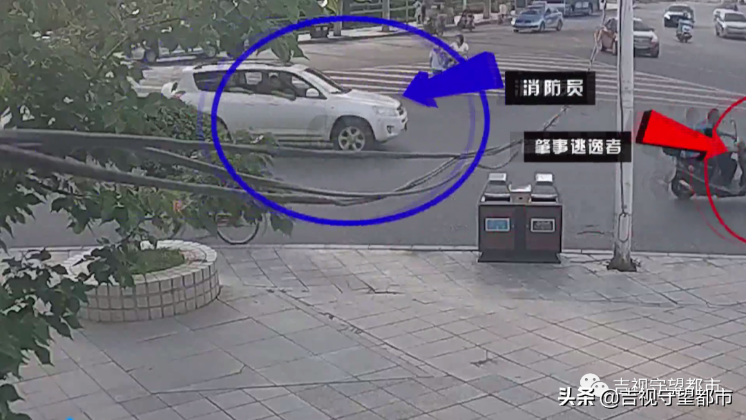 摩托车肇事逃逸，没想到身后有三名消防员...