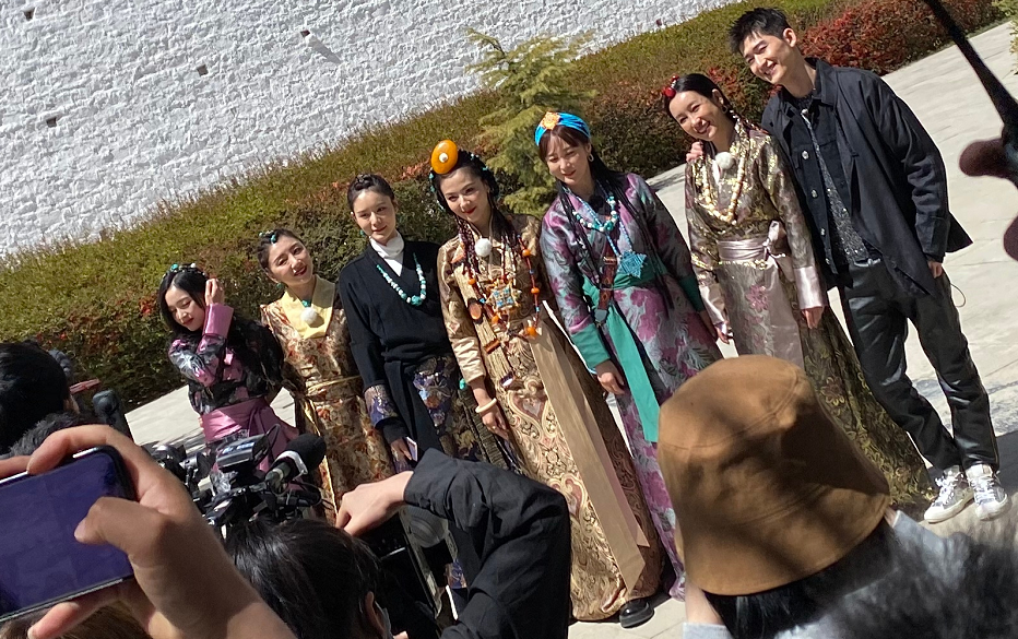 《妻子的旅行》路透曝光，蒋勤勤长胖刘涛像公