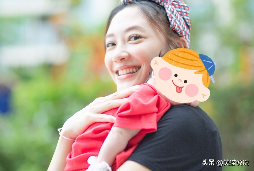 陳小春曬全家福迎初一，Jasper愈發俊朗，二寶太像應采兒